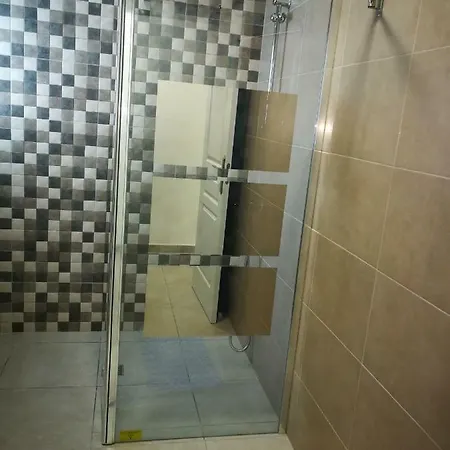 Three Bedroom Goleta Apartamento
