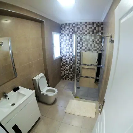 Three Bedroom Goleta Apartamento *